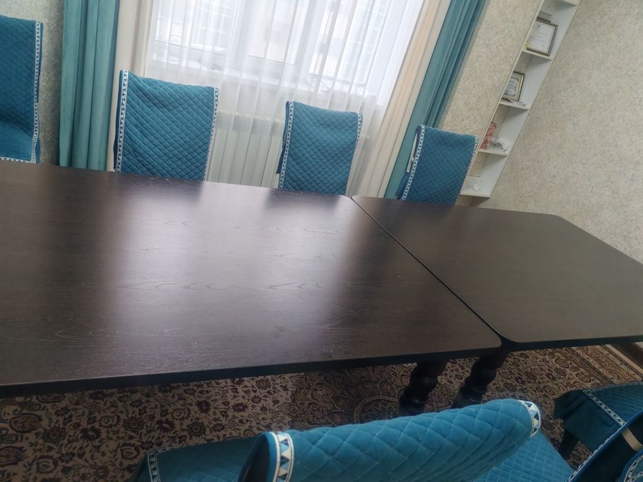 Продам б/у стол и стулья