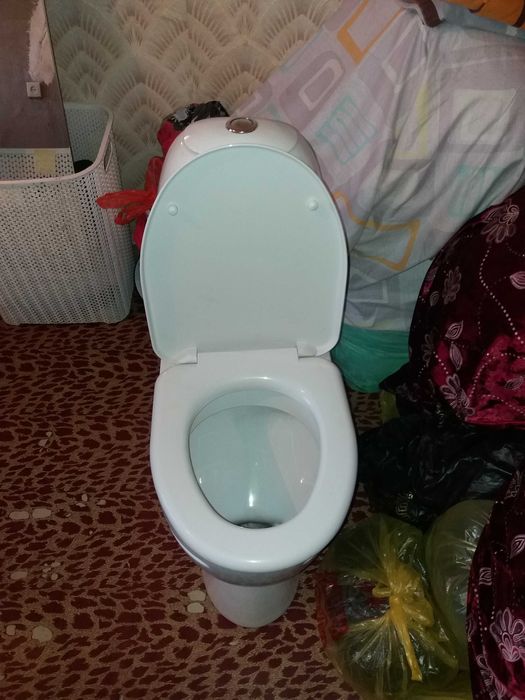 Продам унитаз . . .
