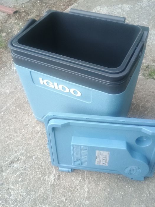 Lada frigorifica Igloo, 12v(auto) / 220V, 24 Litri
