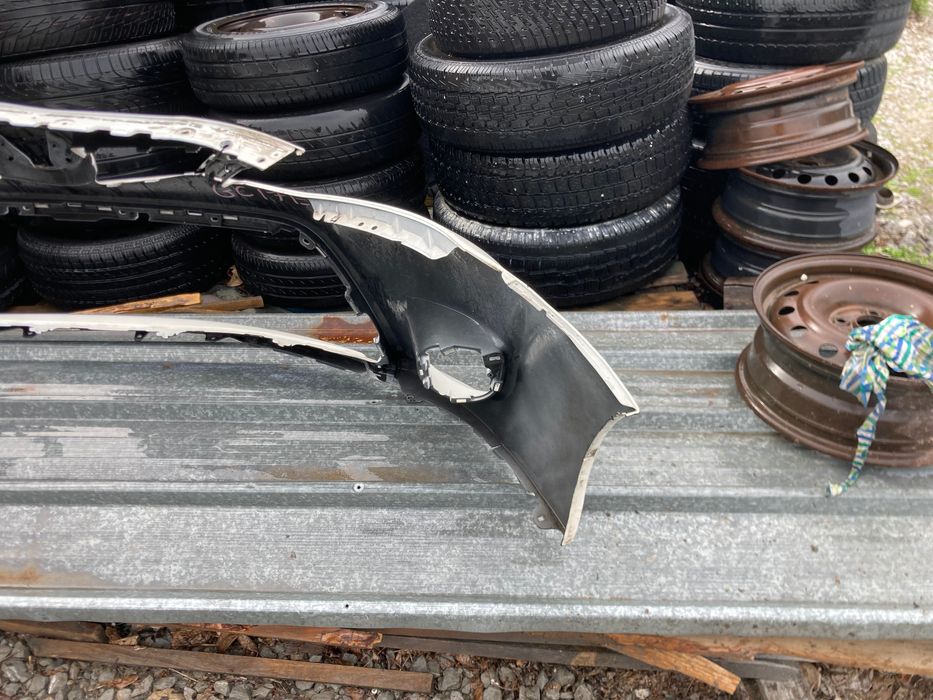 Toyota Verso. Тойота Версо. Предна броня. 13-18. Оригинална.