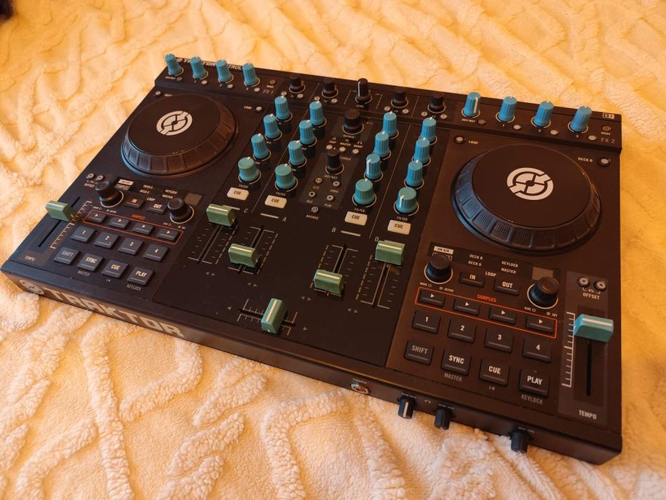 TRAKTOR S4 MK1 DJ контролер