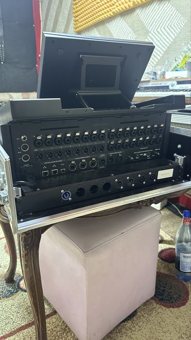 Acest case este bun pentru Midas 32 si Behringer Wing plus o putere de o unitate sau alceva asemanator