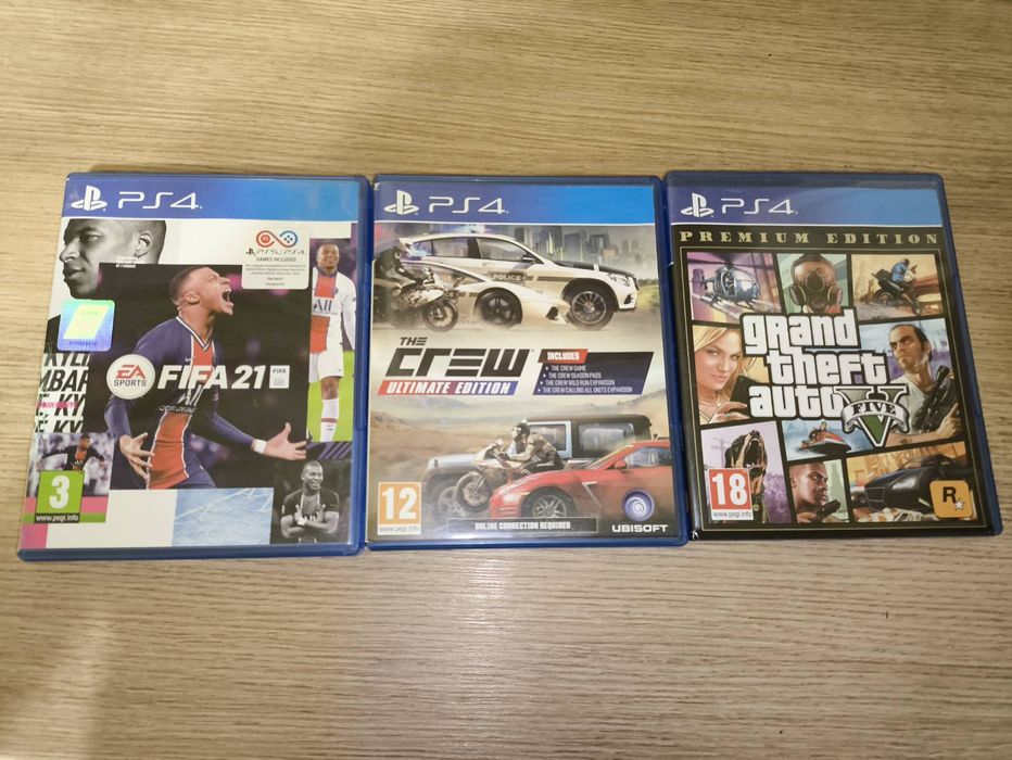 PS4 Slim – 2 джойстика + 3 игри