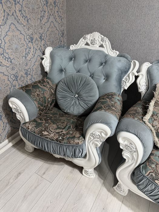 Диван и два кресла