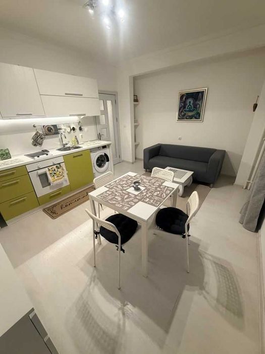 Дава се под наем Тристаен апартамент в София, Център - 60 кв.м за 776.73 € - Снимка #2