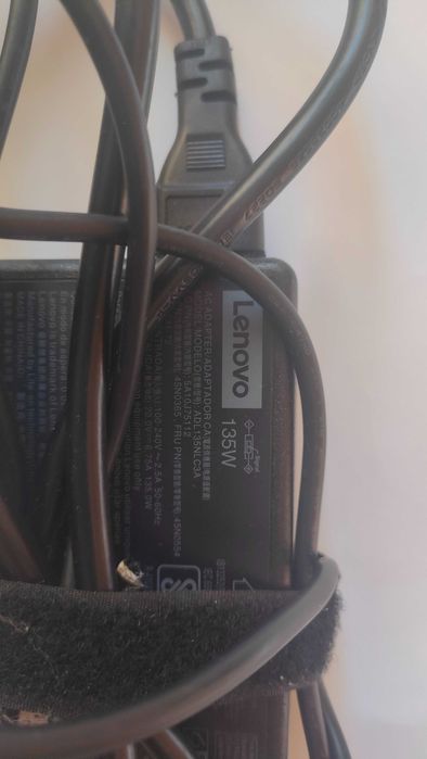 Зарядно lenovo 135W 20v /6.7A с правоъгълна букса.