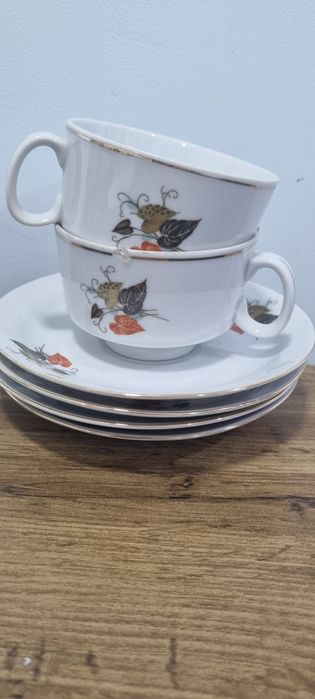 Български порцеланови чинии и чаши