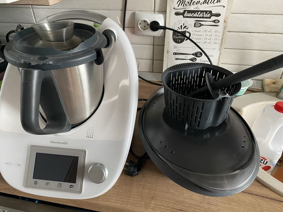 Thermomix 5 pentru piese sau poate fi reparat