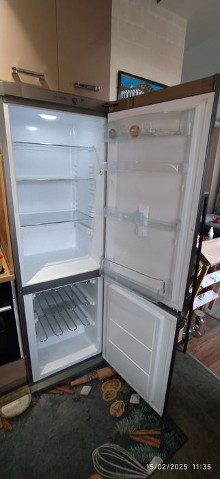 Хладилник SNAIGE с фризер А++ антибактериален