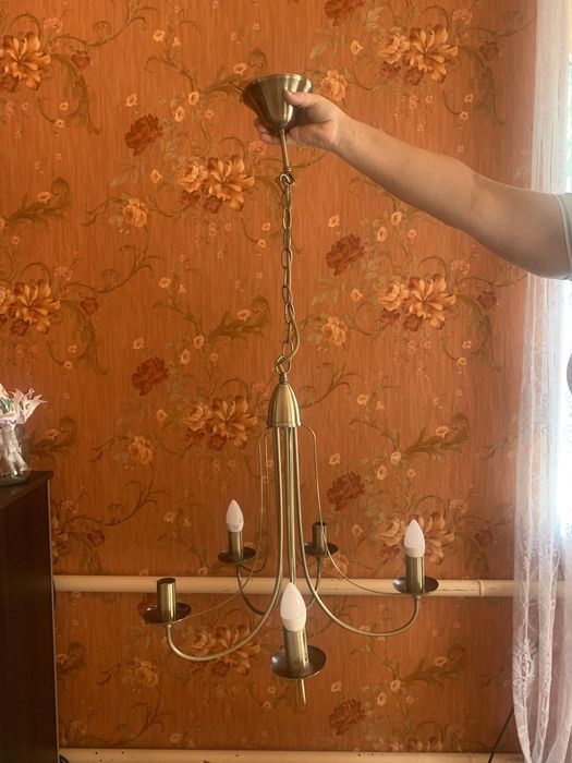 Продам люстры