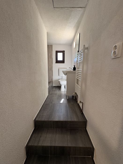 Inchiriez apartament cu 3 camere in vila