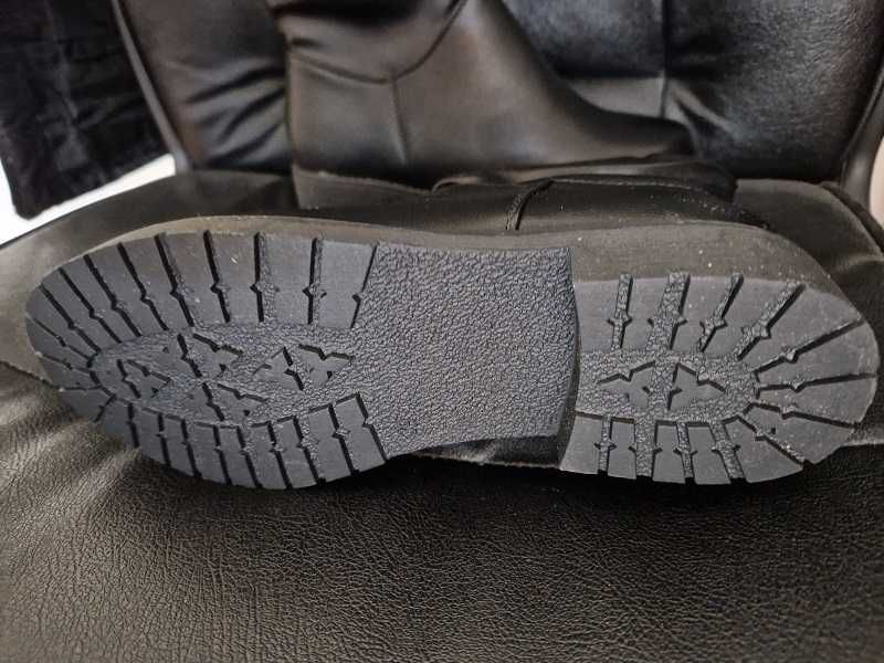 Черни  ботуши, номер 39, нови