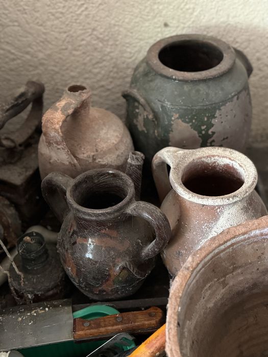 Ретро делви, бъклица, кашпи и бардуци