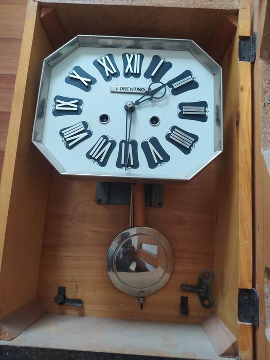 Продам срочно настенные часы