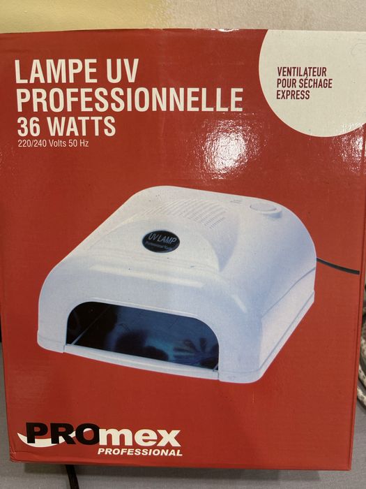 Лампа для сушки ногтей.