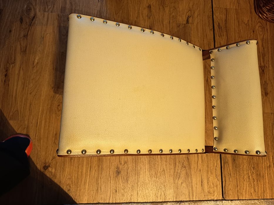 Ретро столче за крака