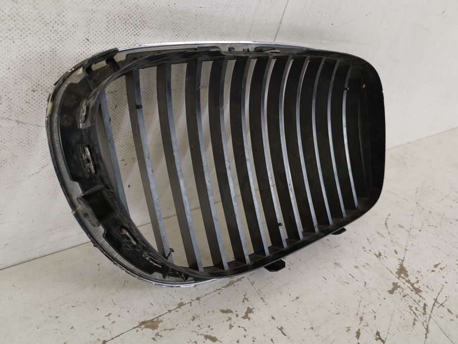 Решетка Радиатор Дясна Носач БМВ Серия 5 Е60/Е61 [фейслифт] [ - ] Ориг