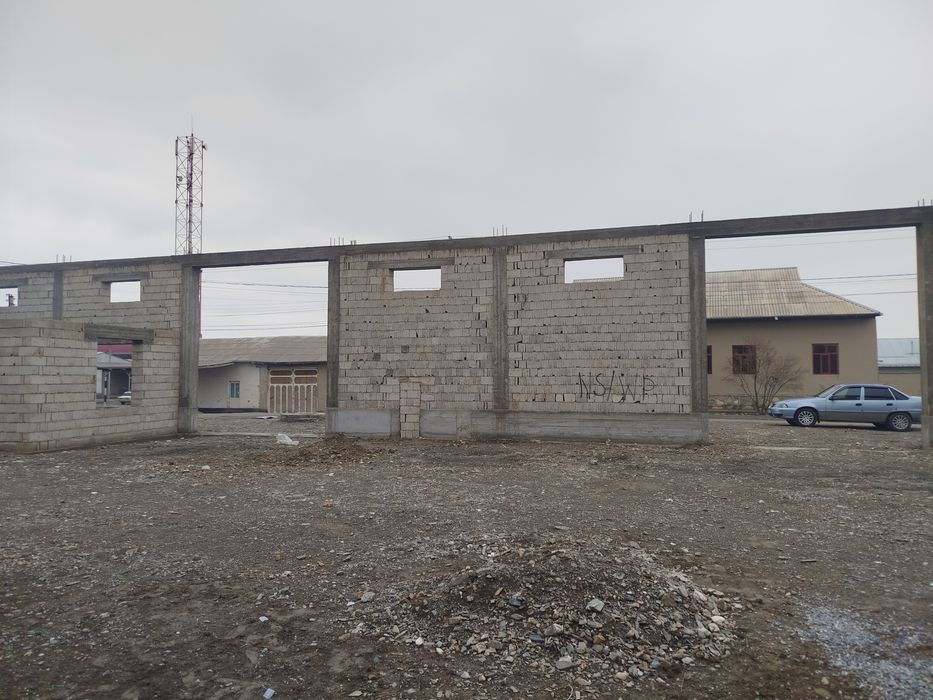 8 сотих майдонга курилган омборхона учун мулжалланган бино сотилади