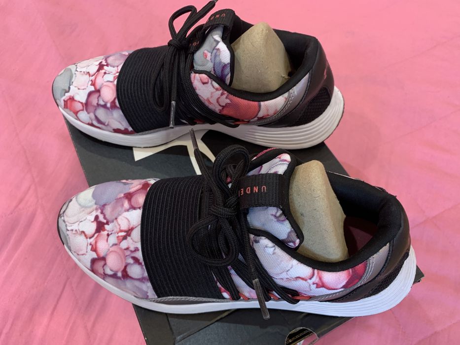 Дамски  маратонки Under Armour, N 37/ EUR  38,5 , стелка - 24,5 см.