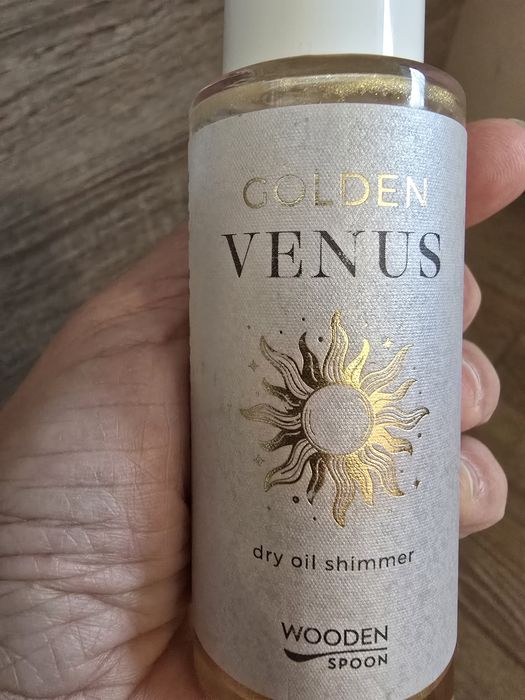 Блестящ лот масла за тяло