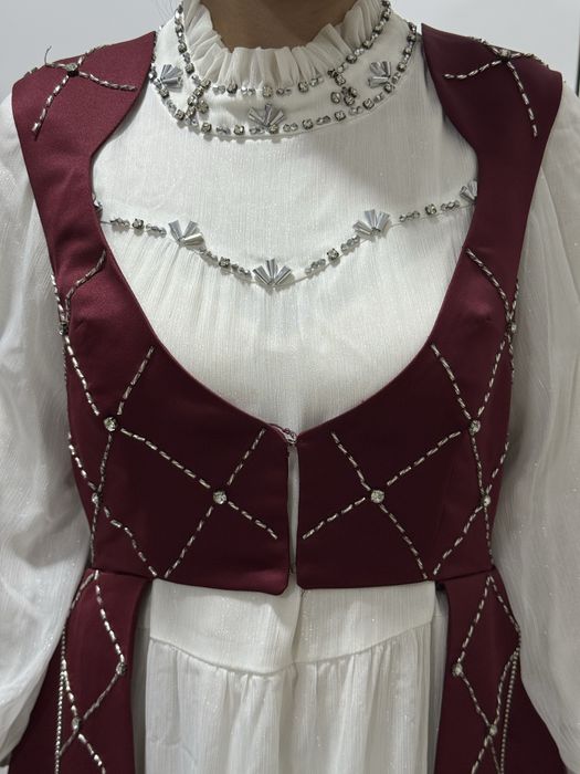Qizil Ansambl sotiladi