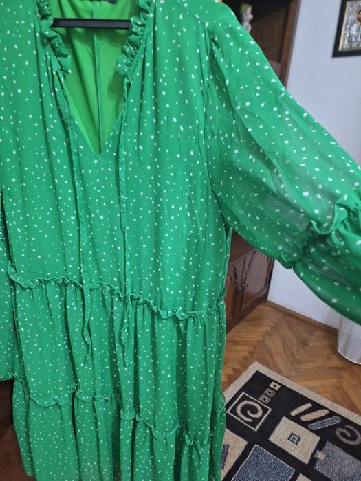 Vând  rochiță nouă  verde
