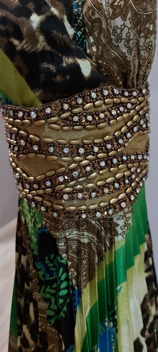 Платье яркое, нарядное