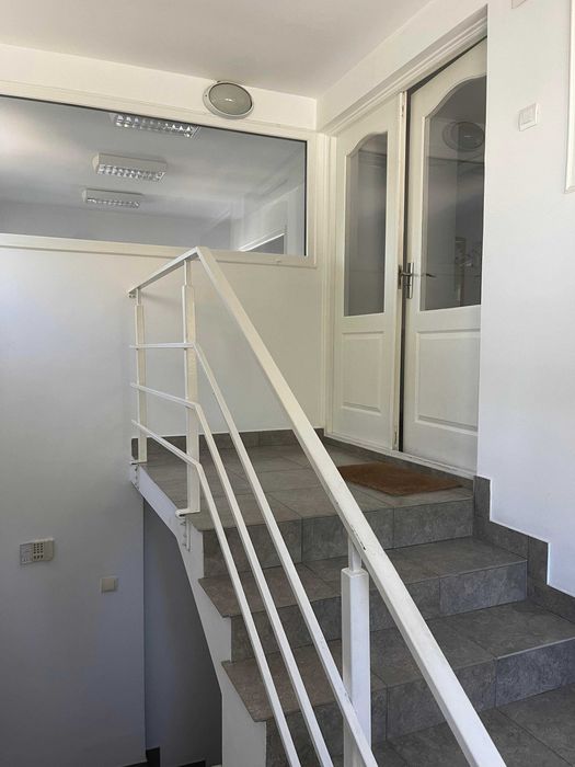 INCHIRIERE - Cladire de birouri (optional si depozite)