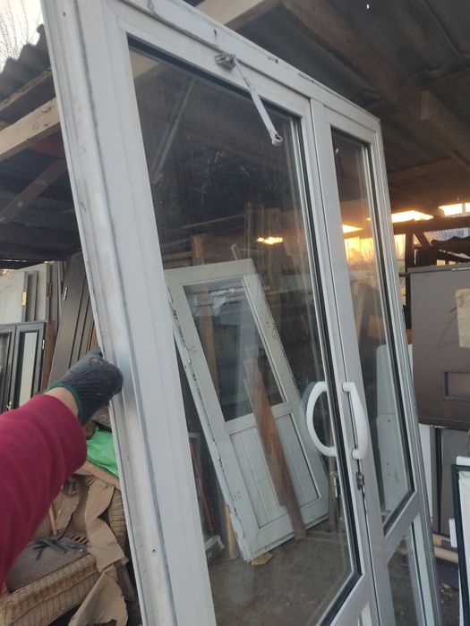 Икки табакалик акфа эшик срочно сотилади