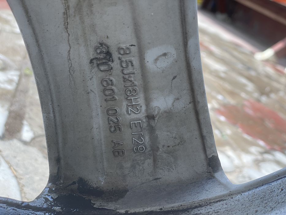 Vând jante R18 audi