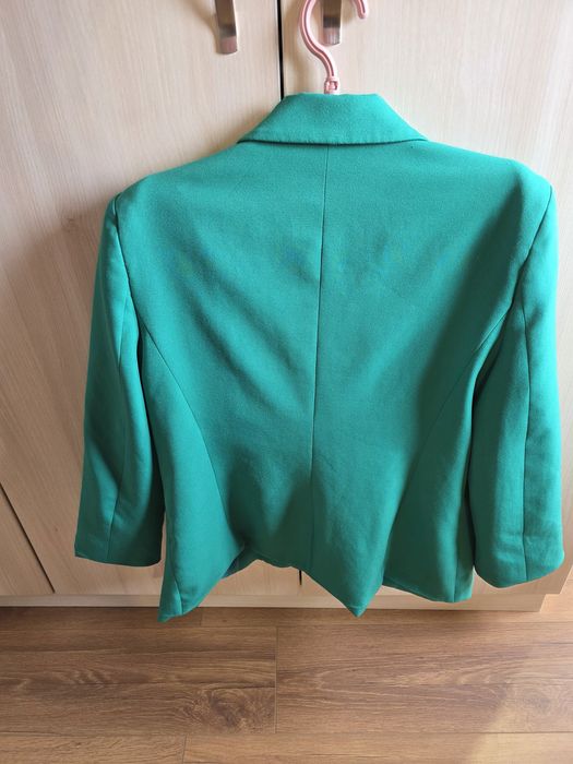 Продавам зелено сако