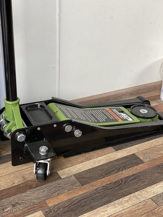 Домкрат россвик 3т