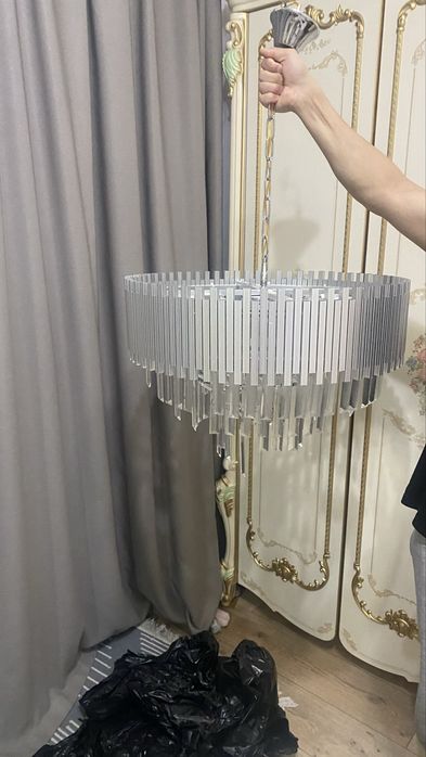 Люстра с шестью лампочками