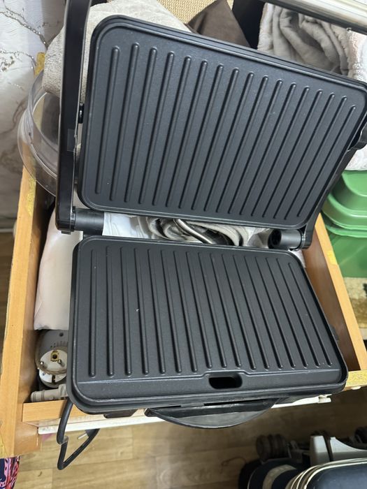 Продам новую электрогрильницу