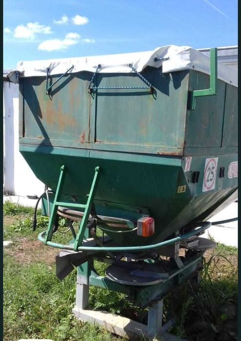 Distribuitor de ingrasaminte Amazone 3000litri,  24m