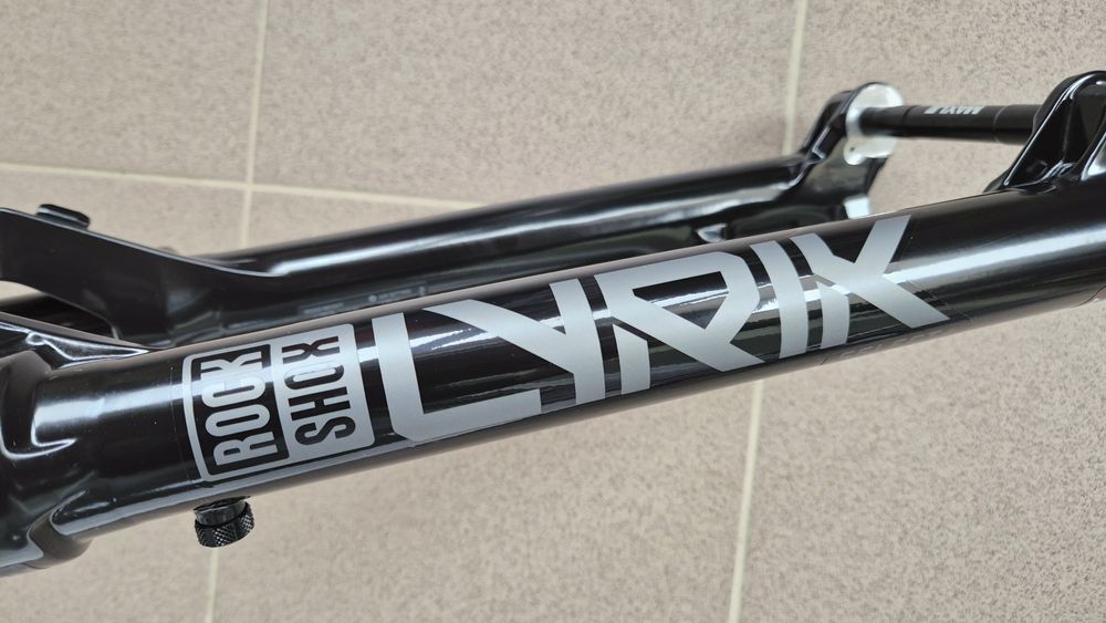 Furca noua RockShox Lyrik Select+ cu Charger 3(Ultimate), model 2025