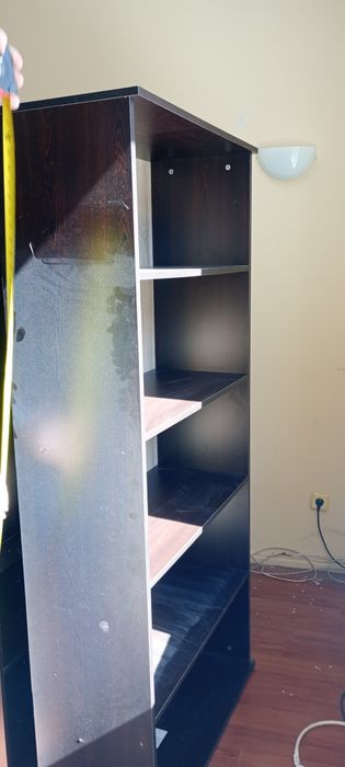 Продавам офис мебели