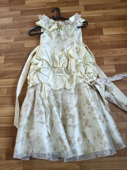 Продам бальные платья