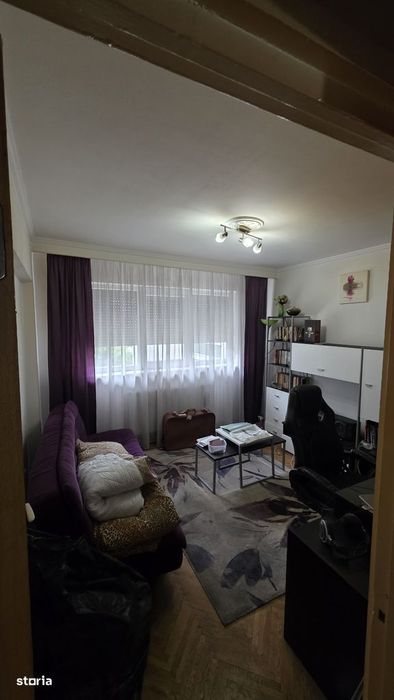 Apartament 4 camere, 93 mp utili, etaj 3/4, decomandat, zona Centrala