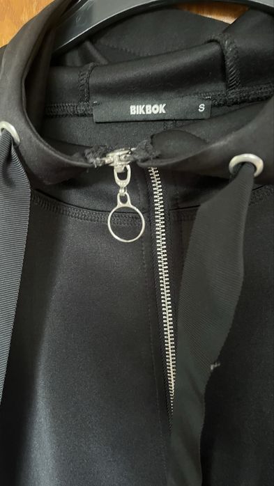 Разчистване на гардероб-елеци якета и др.