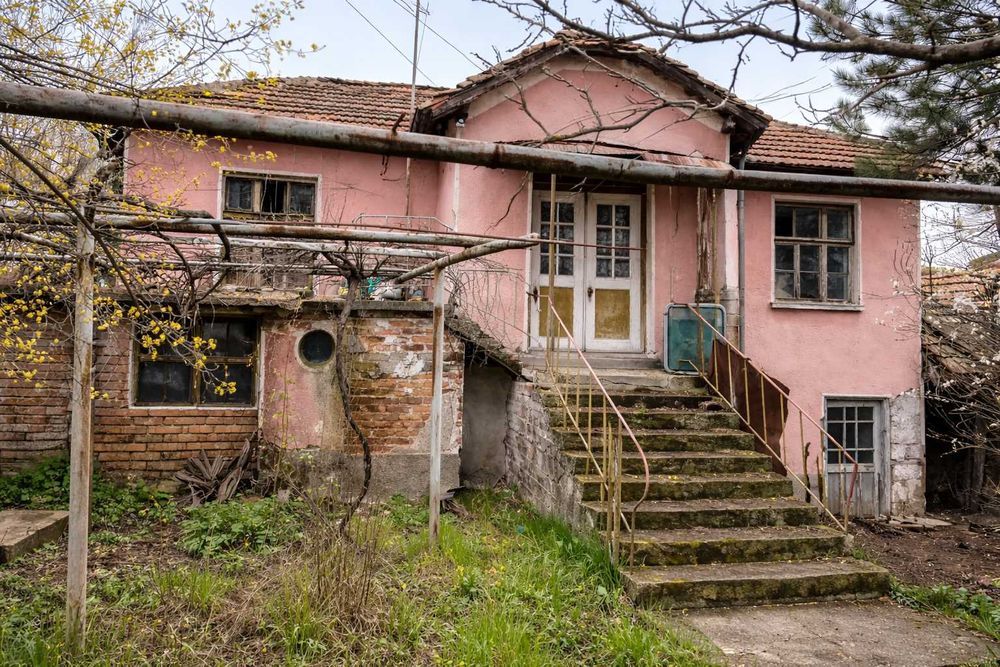 Самостоятелна къща в с. Езерово