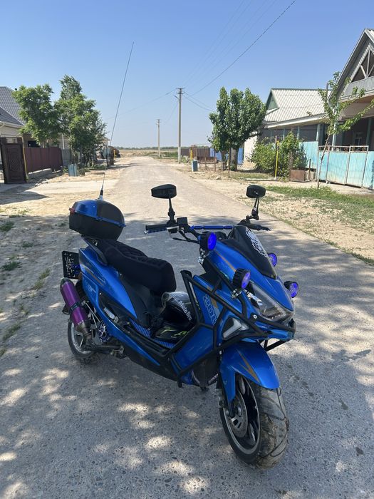Мопед Bennali Maxi