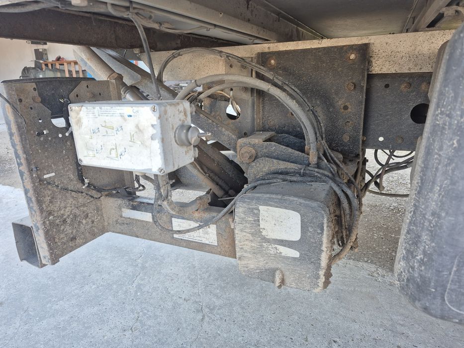 Vând lift hidraulic 800 kg perfect funcțional