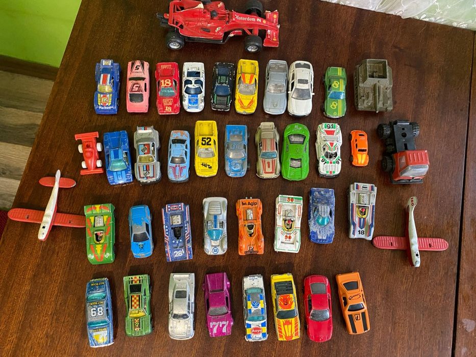 Продават се играчки