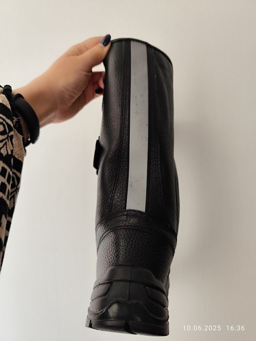 Продам новую спец обувь