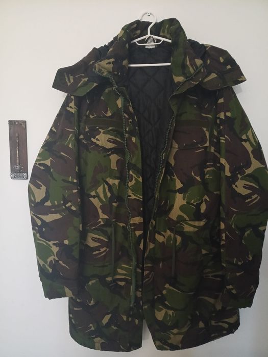 Geaca armata groasa rezistenta la ploaie