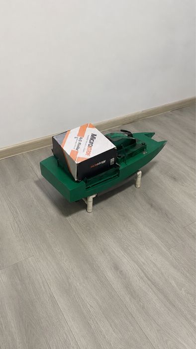 Vand barcuta pentru pescuit
