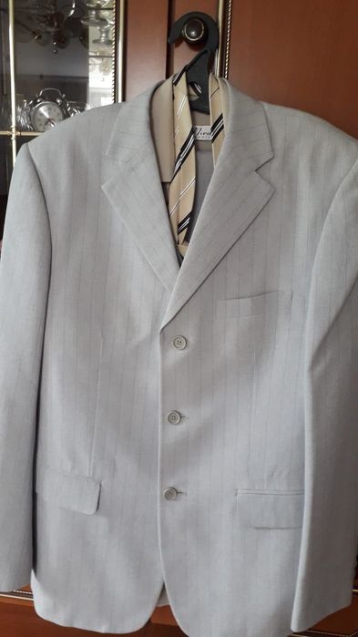 Костюм мужской тройка