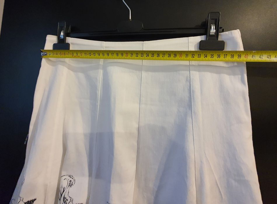 Fuste de blug, material calitativ