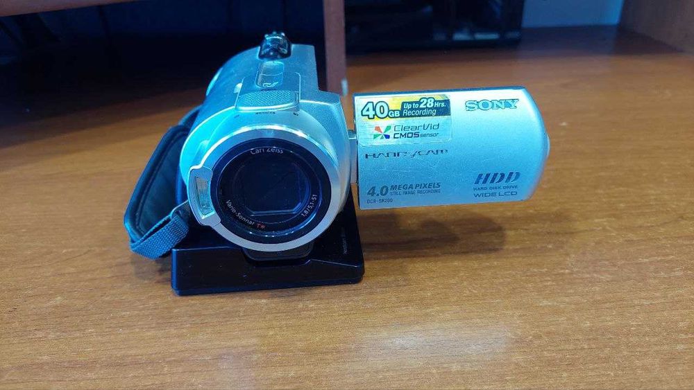 Цифровая видеокамера SONY DCR-SR200 c памятью 40 ГБ